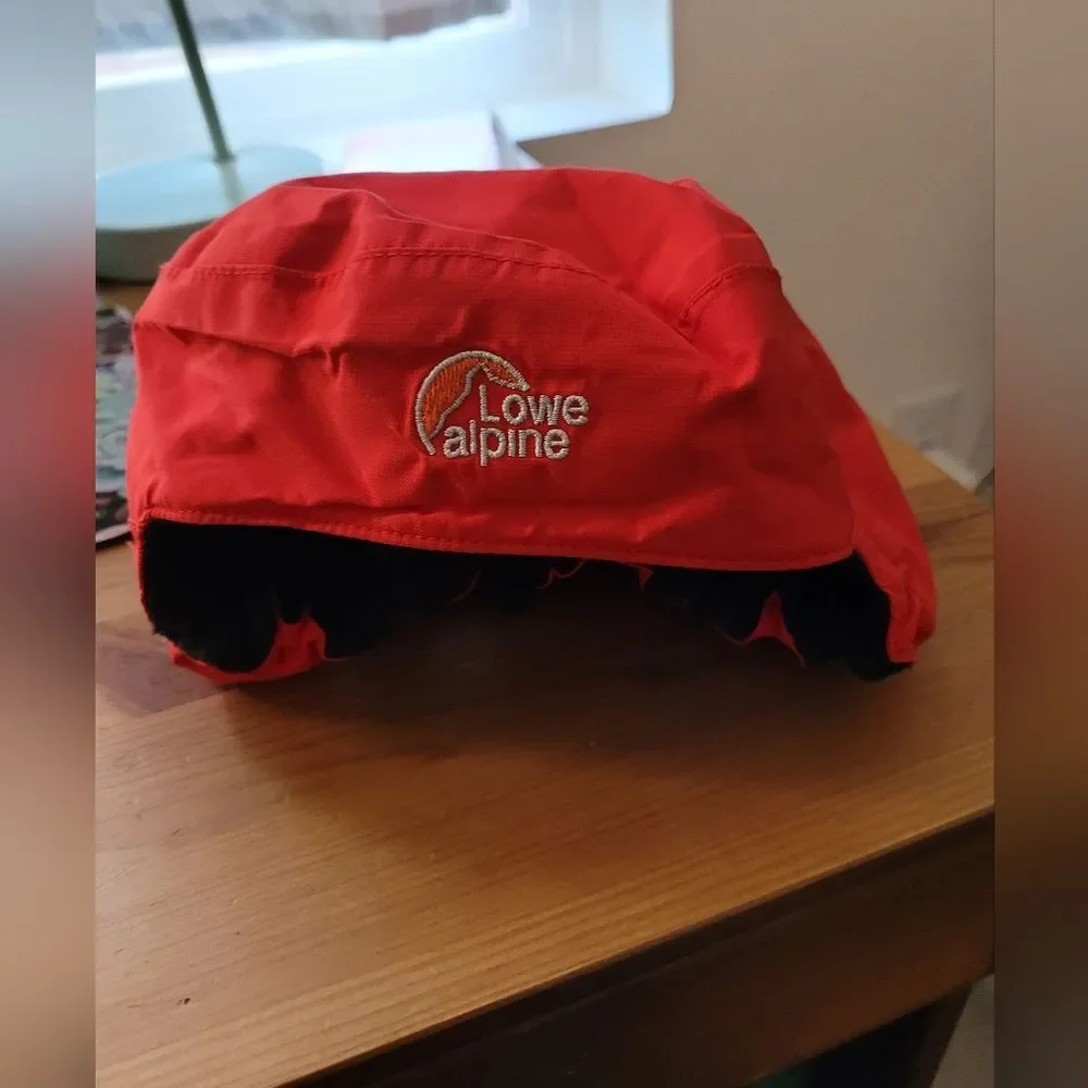 Lowe Alpine Child's Hat Cinch Outdoor Warm Skiing Snowboard Red Extra Small